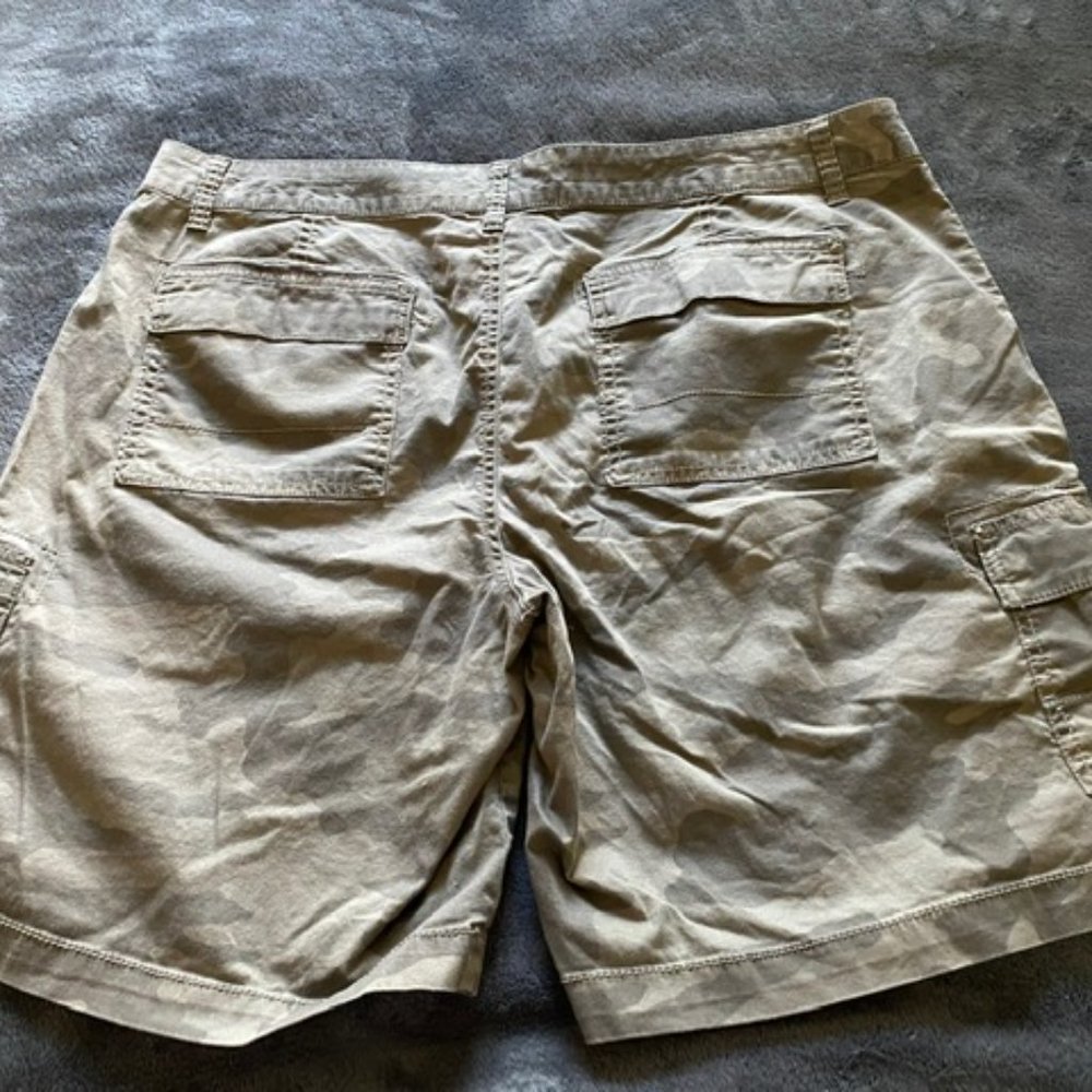 Sonoma Life+Style Women's Bermuda Camo Shorts - Picture 5 of 5